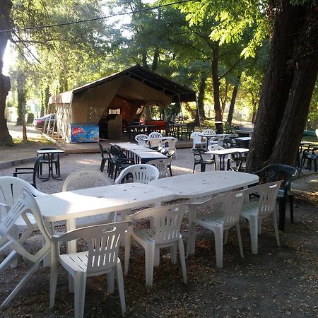 Camping Paradis Bellerive Montfrin Zewnętrze zdjęcie