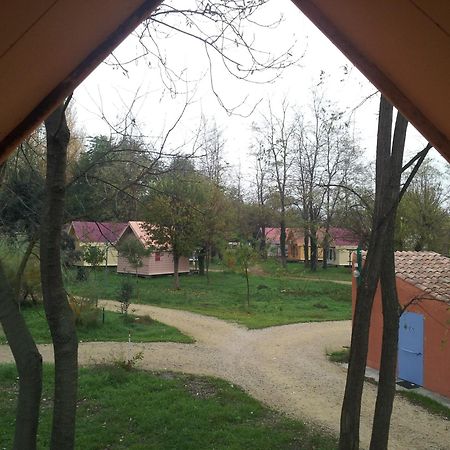 Camping Paradis Bellerive Montfrin Zewnętrze zdjęcie