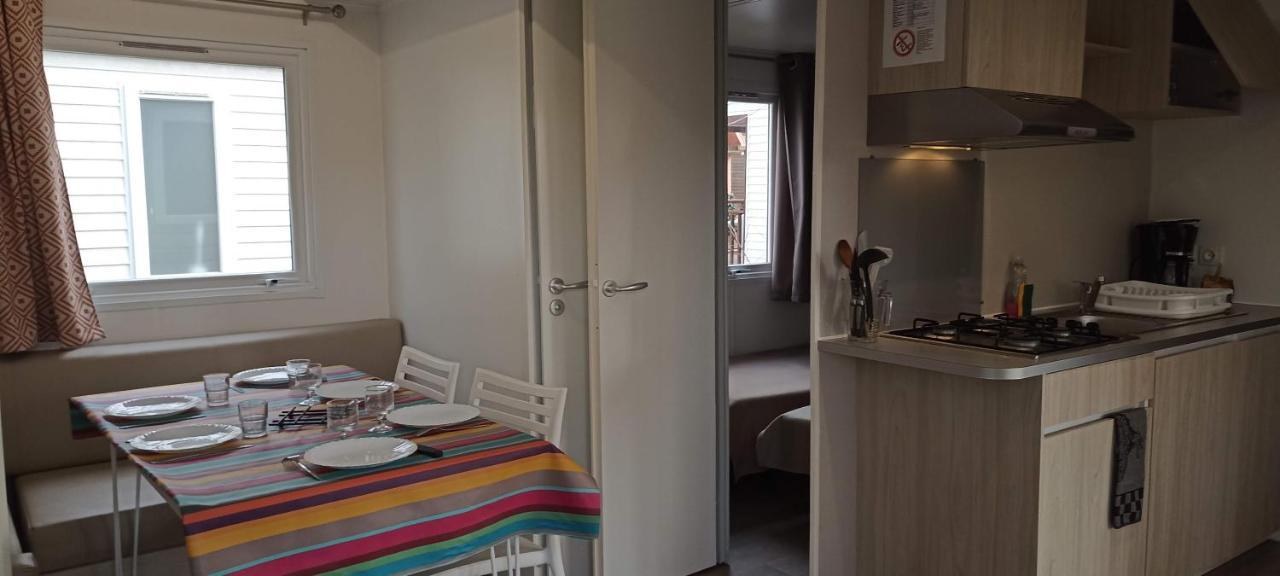 Camping Paradis Bellerive Montfrin Zewnętrze zdjęcie