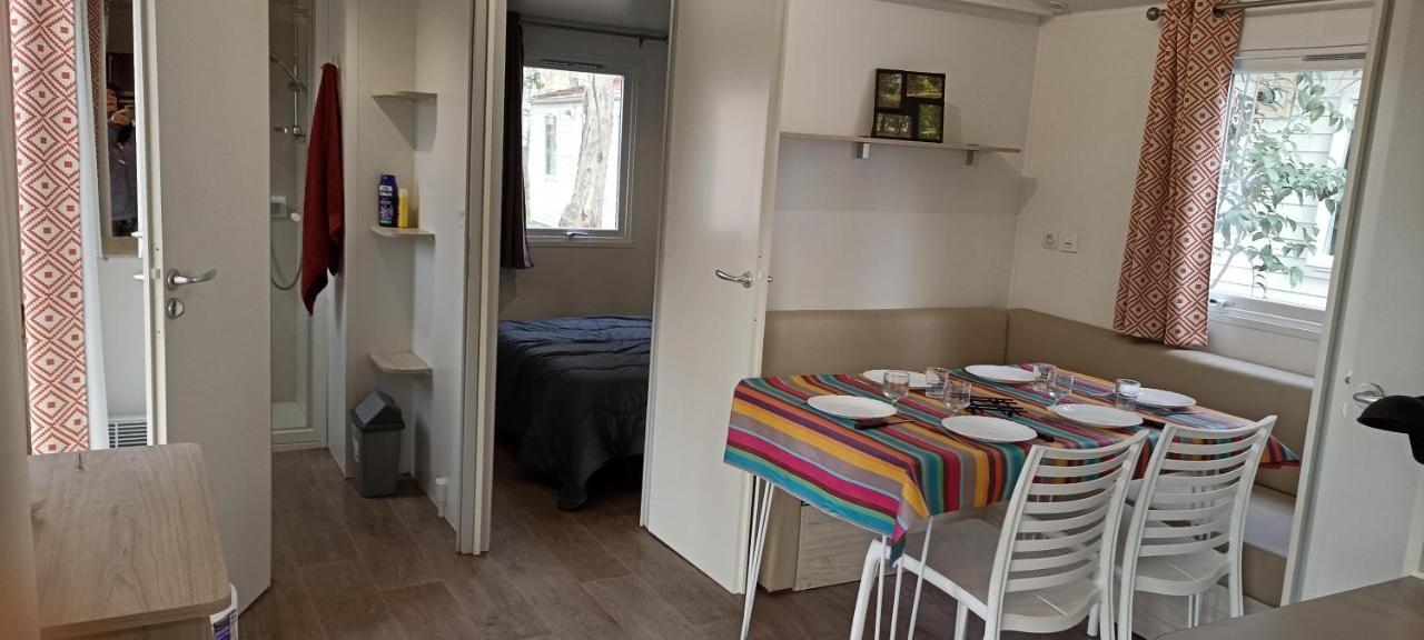 Camping Paradis Bellerive Montfrin Zewnętrze zdjęcie