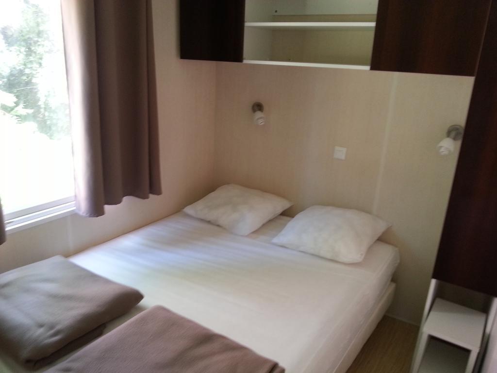 Camping Paradis Bellerive Montfrin Pokój zdjęcie