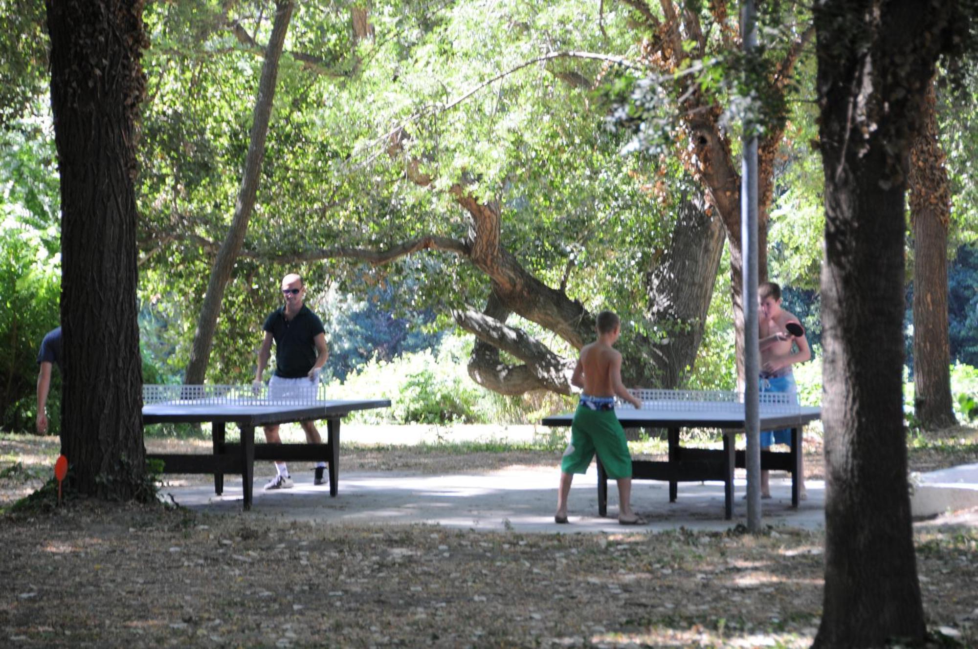 Camping Paradis Bellerive Montfrin Zewnętrze zdjęcie