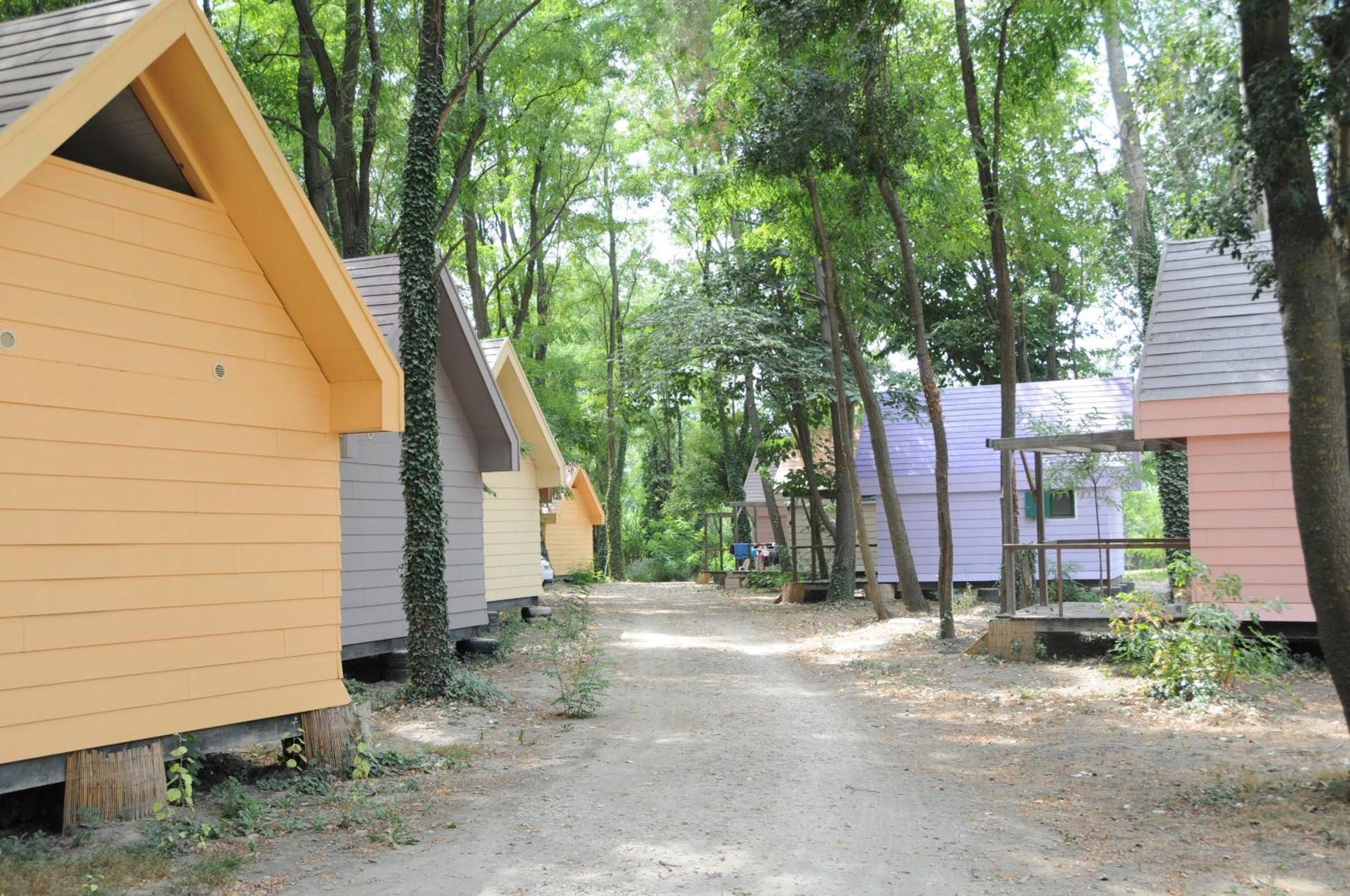 Camping Paradis Bellerive Montfrin Zewnętrze zdjęcie