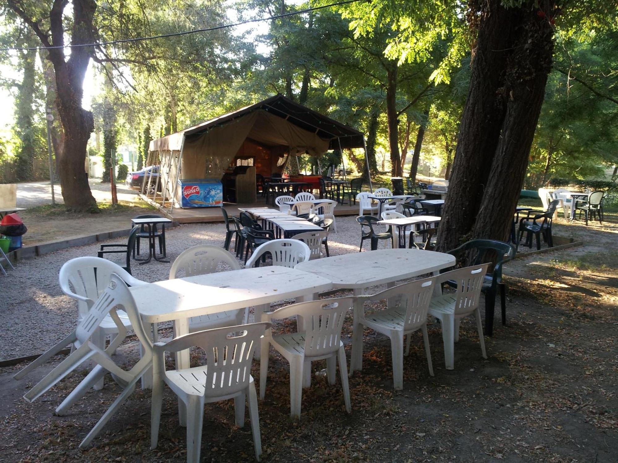 Camping Paradis Bellerive Montfrin Zewnętrze zdjęcie