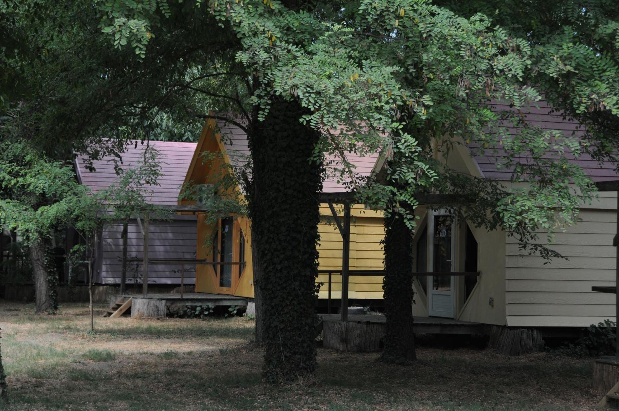 Camping Paradis Bellerive Montfrin Zewnętrze zdjęcie