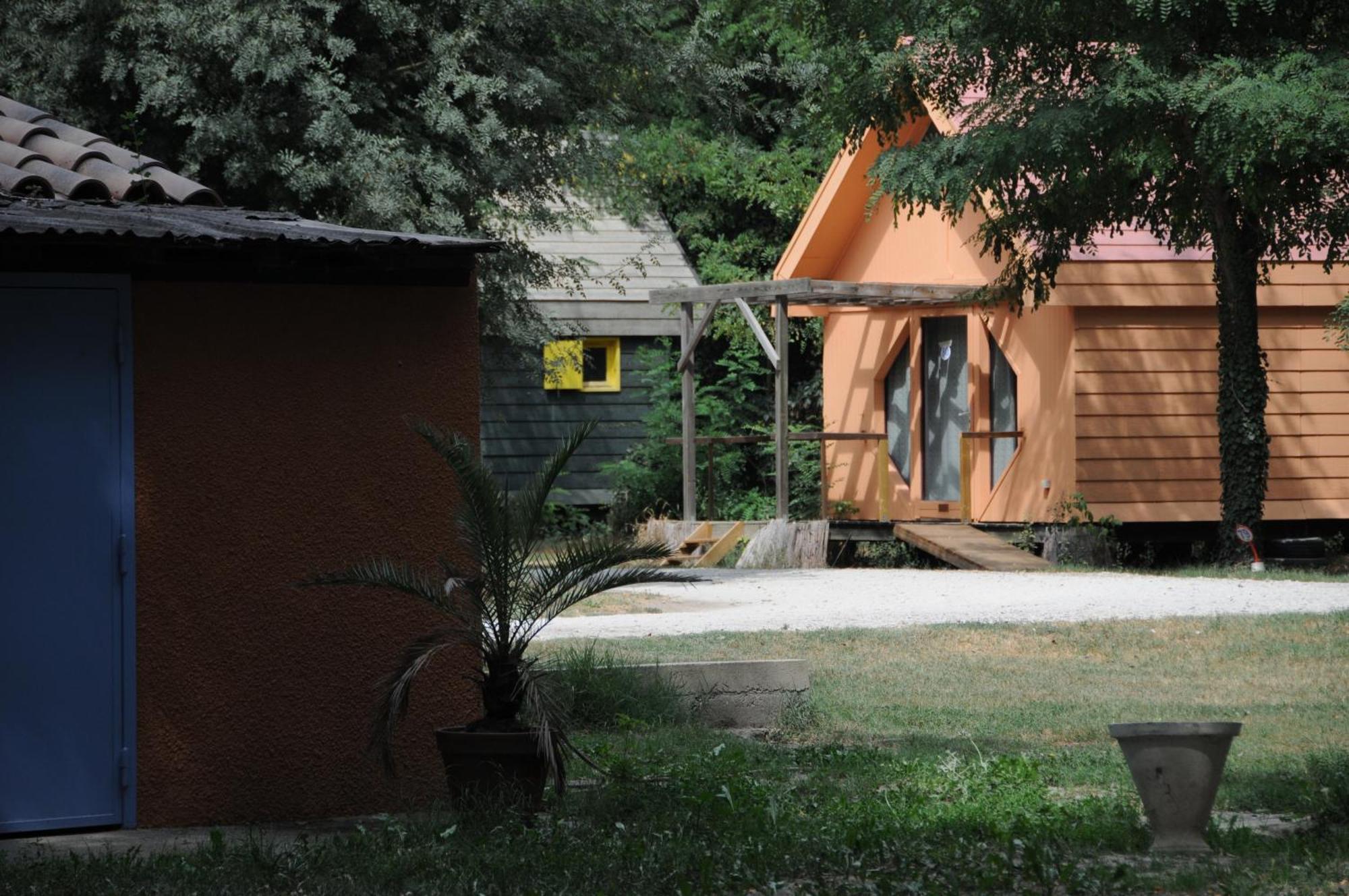 Camping Paradis Bellerive Montfrin Zewnętrze zdjęcie