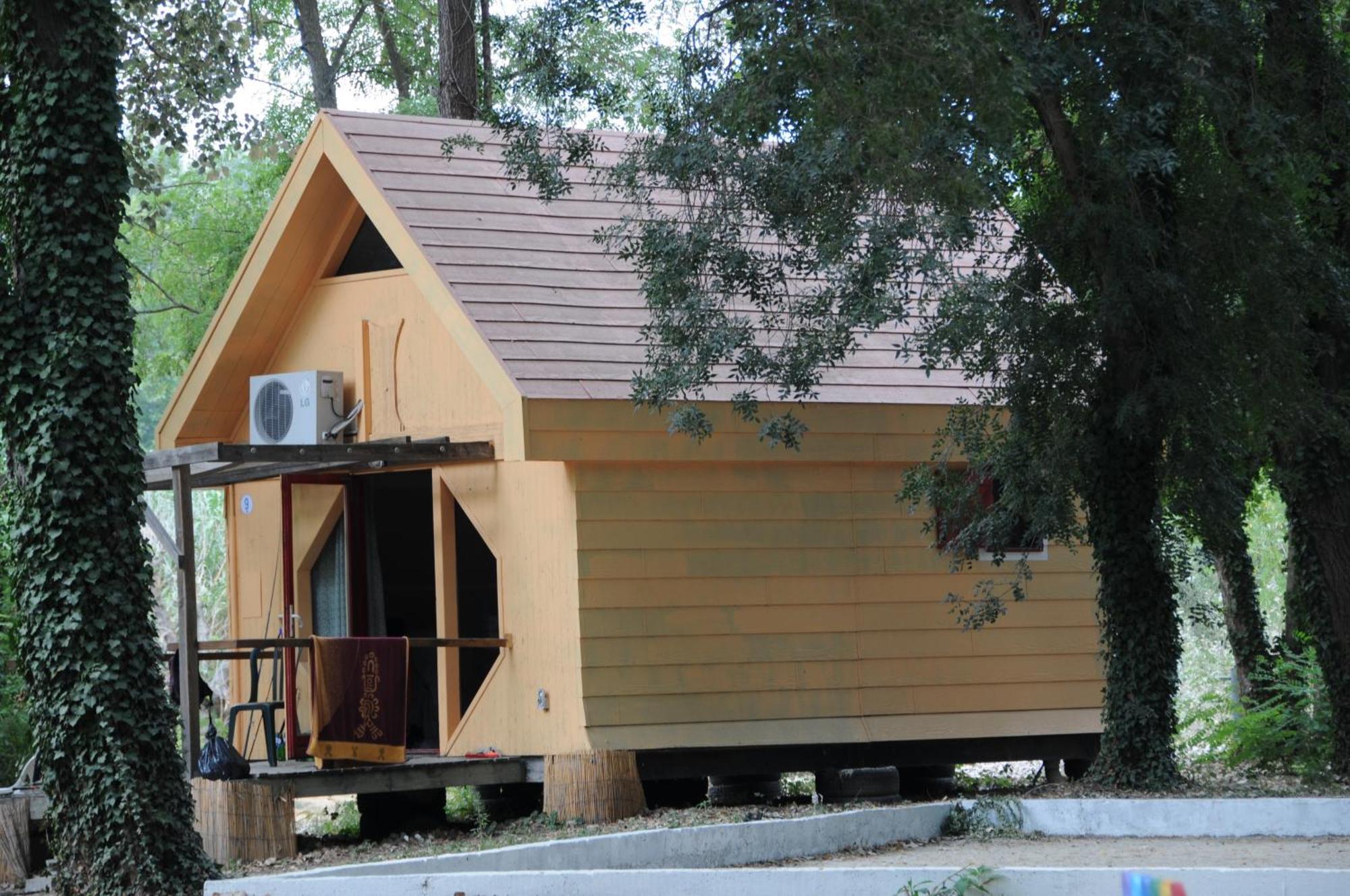 Camping Paradis Bellerive Montfrin Zewnętrze zdjęcie