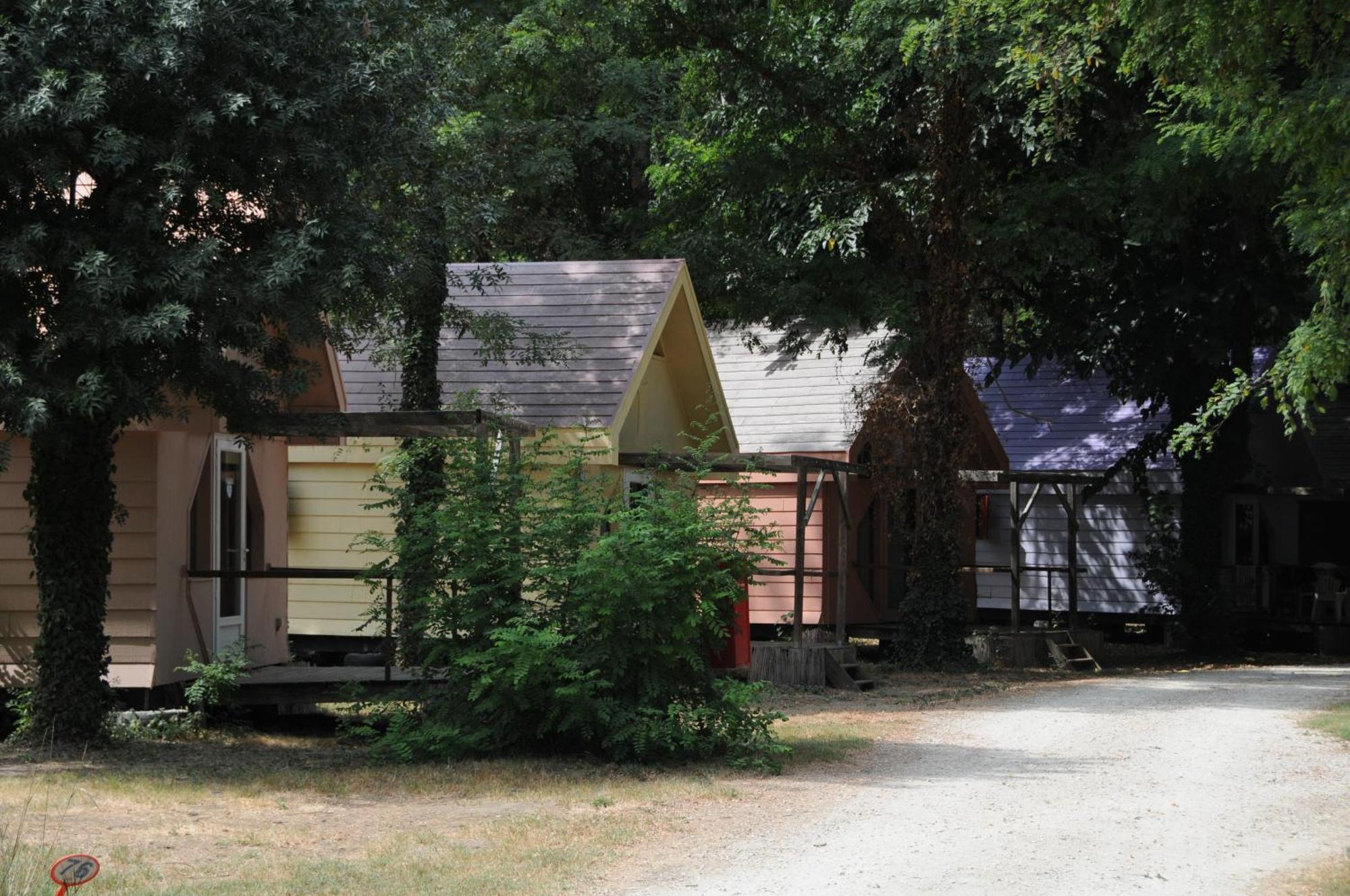 Camping Paradis Bellerive Montfrin Zewnętrze zdjęcie