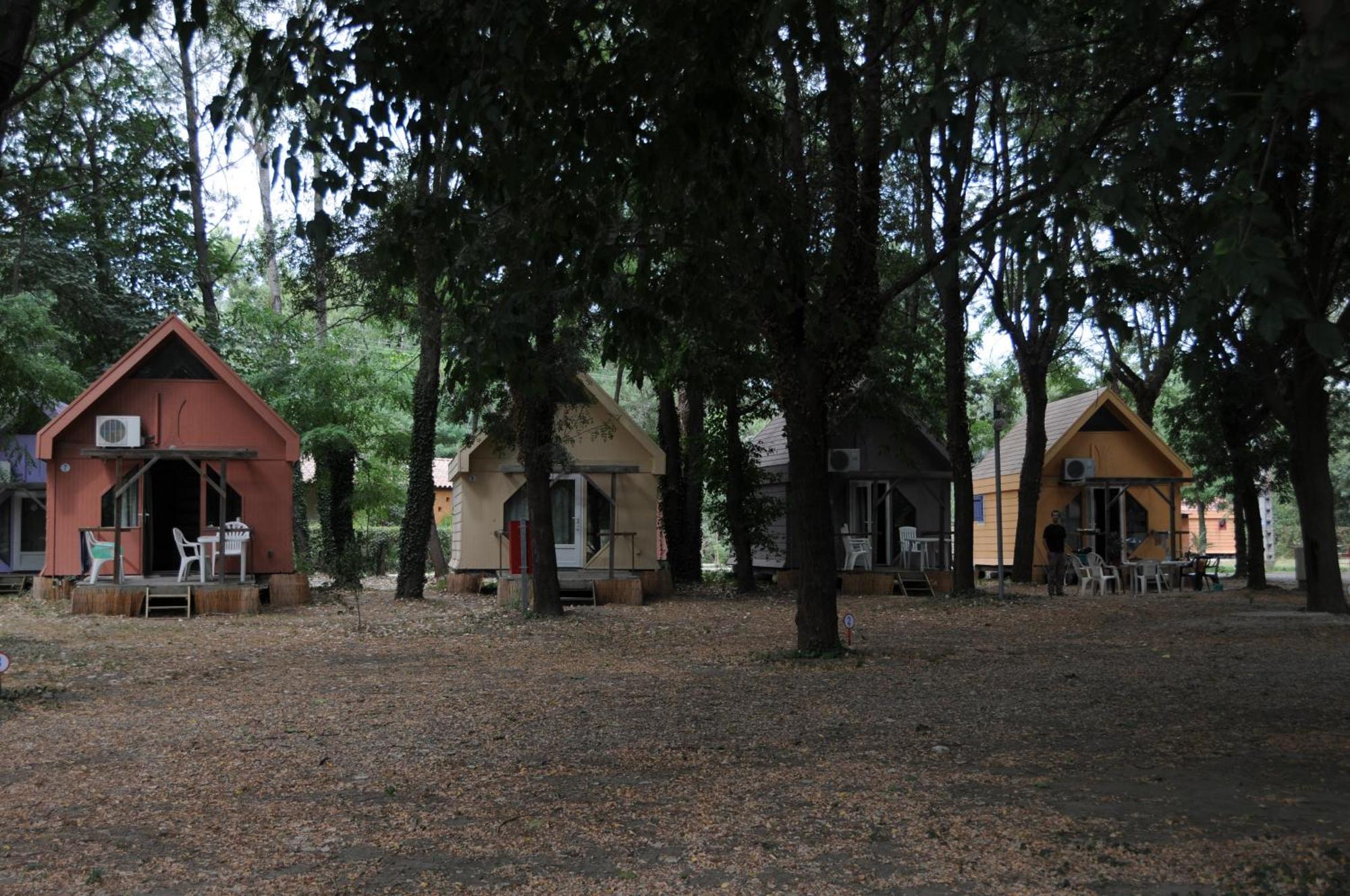 Camping Paradis Bellerive Montfrin Zewnętrze zdjęcie