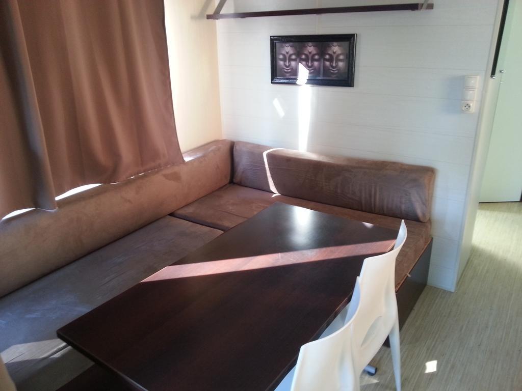Camping Paradis Bellerive Montfrin Pokój zdjęcie