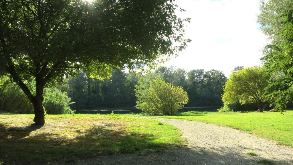 Camping Paradis Bellerive Montfrin Zewnętrze zdjęcie