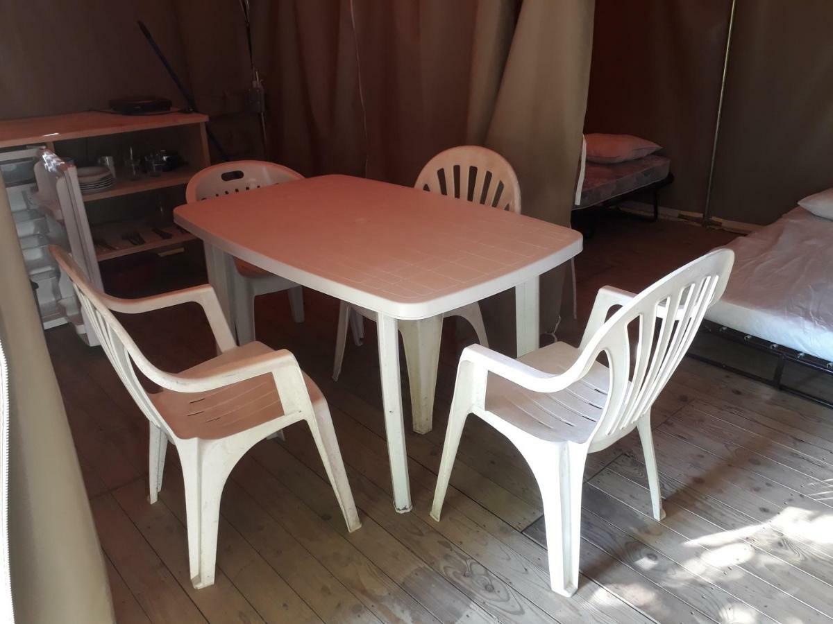 Camping Paradis Bellerive Montfrin Zewnętrze zdjęcie