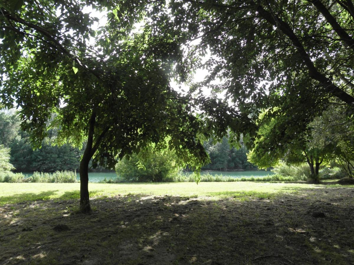 Camping Paradis Bellerive Montfrin Zewnętrze zdjęcie